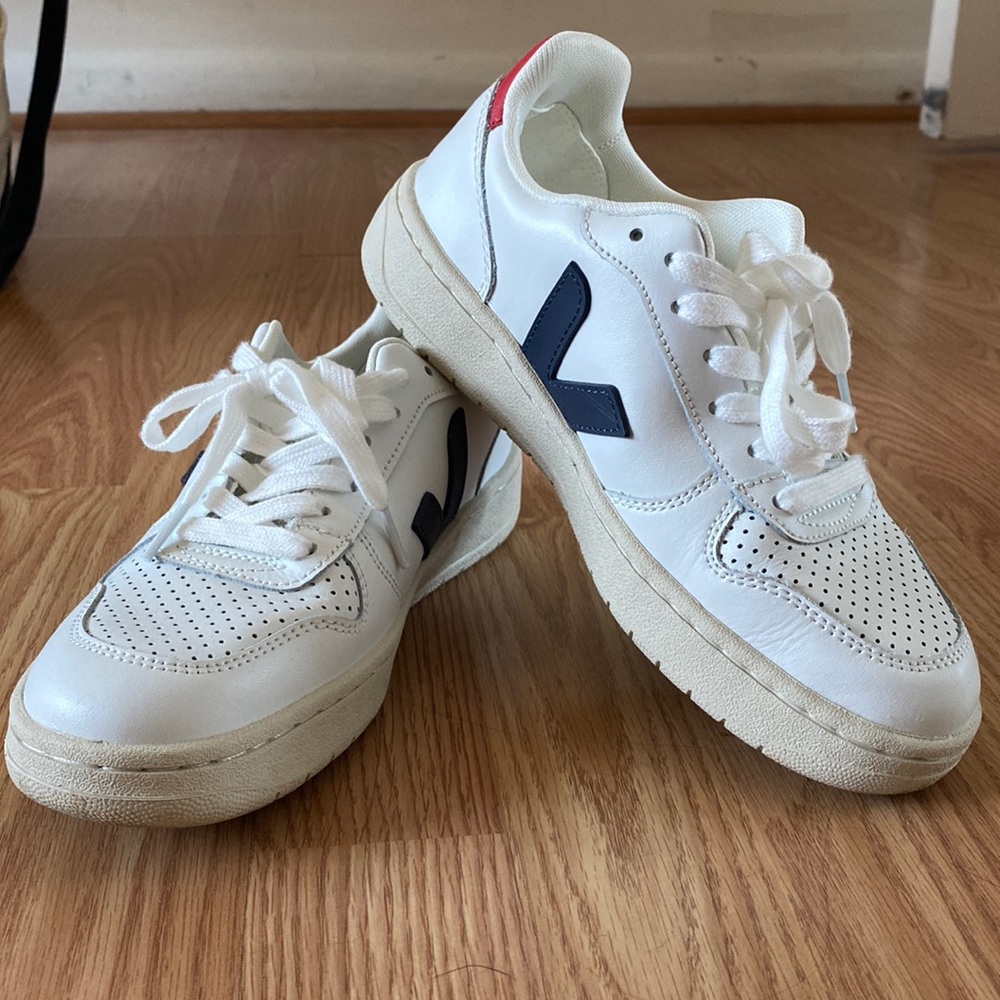 Brand New Veja Sneakers. (Worn once)